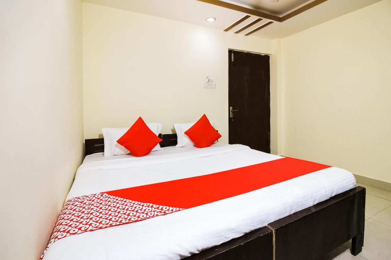 Oyo 45320 Hotel Mars Agartala Quarto foto